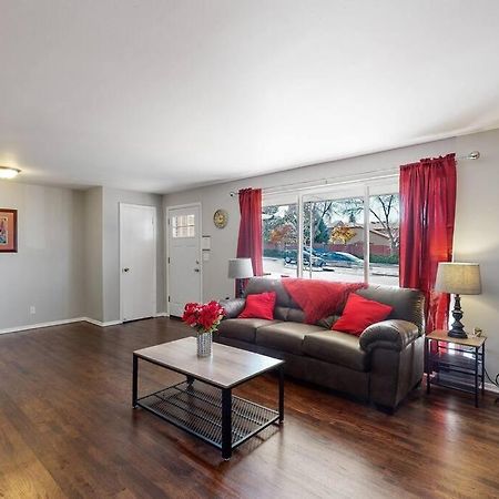 Large Remodeled Home With 5 Bedrooms 4 King Bed Centennial Luaran gambar