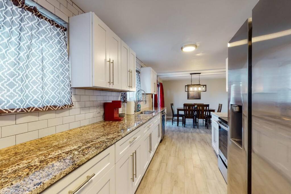 Large Remodeled Home With 5 Bedrooms 4 King Bed Centennial Luaran gambar