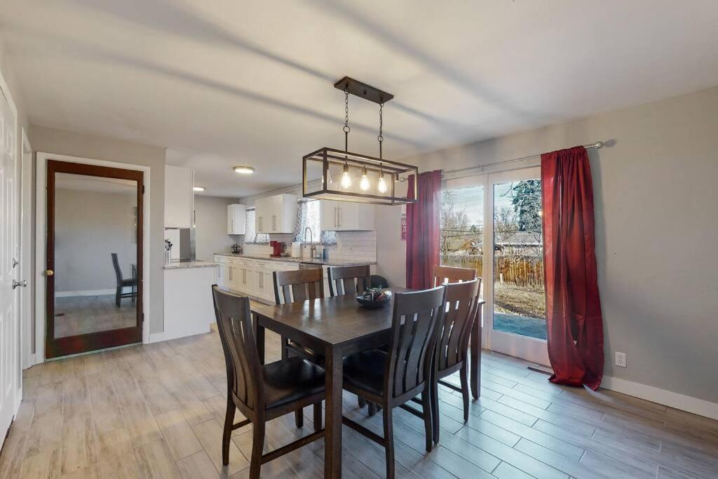 Large Remodeled Home With 5 Bedrooms 4 King Bed Centennial Luaran gambar