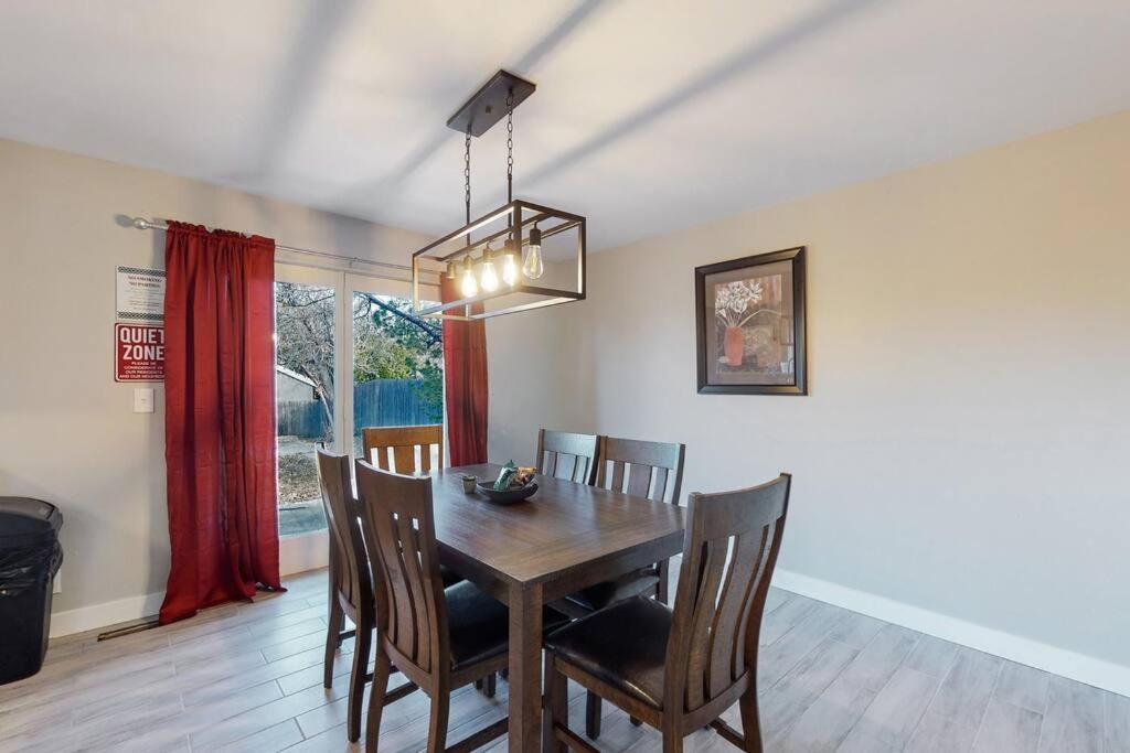 Large Remodeled Home With 5 Bedrooms 4 King Bed Centennial Luaran gambar
